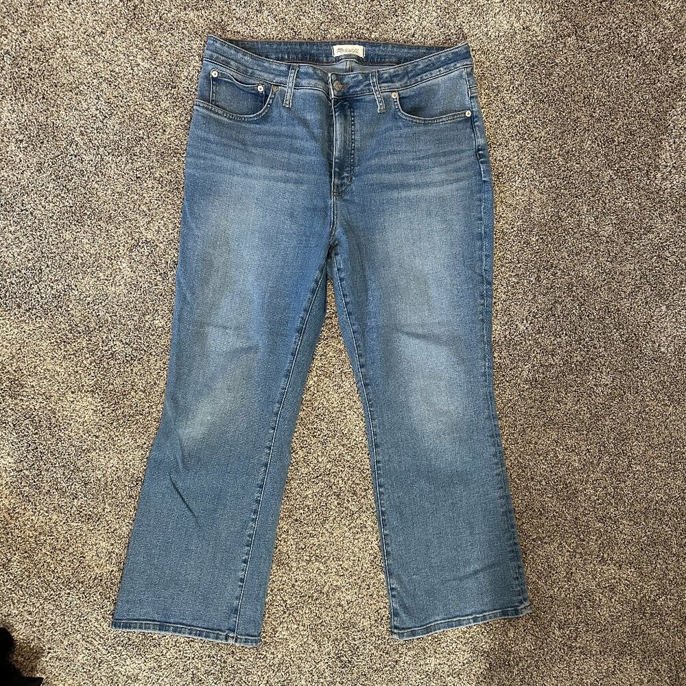 Madewell Curvy Kick Out Crop Jean in Mather Wash